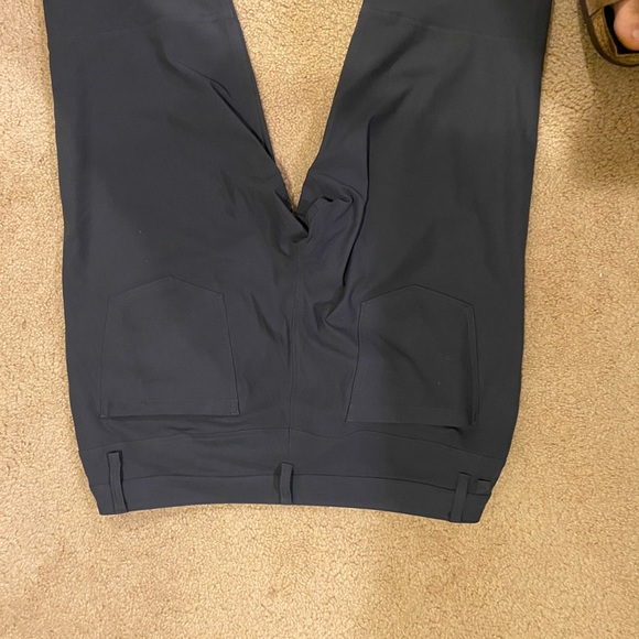 Lulu lemon ABC charcoal pants, 34 x 32 perfect condition - Picture 6 of 7